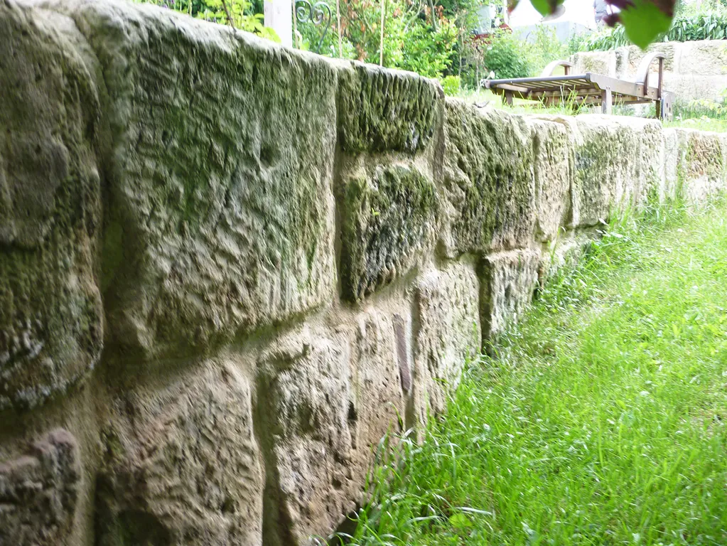 Sandstein-Trockenmauer